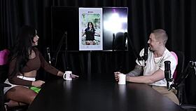 i show my tits and pussy in the punheta game and he shows his cock after tinder matches