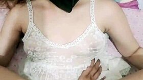 Ngentot Memek Sempit Istri Sampai Crot Didalam!