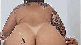 o novinho virgem veio no apartamento da minha amiga dai belan e fodemos ele de todo jeito - trailer 😏