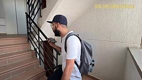 התלמידה שלי מצצת לי כדי לעבור בכיתה