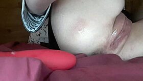 Češka tinejdžerka 18+ 18+ Tracy Naghavi masturbira pred kamerom