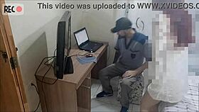 what happens when novinha's alone and the creepy repairman shows up on hidden cam?