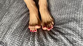 Cum on my feet, please?