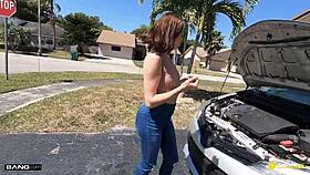 Slay Kay fucks in her boyfriend's backyard to fix her car 😏