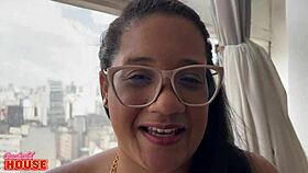 essa morena safada namora ha pouco tempo e ja faz o cara de corno