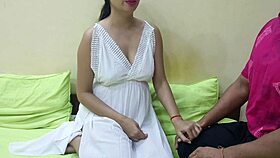 Novia teen 18+ pierde virginidad con novio, su polla grande la folla en perrito rápido