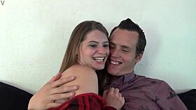 أنا متوترة جداً، يا أبي، لكن جاهزة لهذا الكاستينغ بالحديث القذر