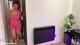 Curvy Babe Shakes Ass in Jeans Tease