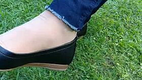 I was doin shoeplay and dippin with tan nylons and flats