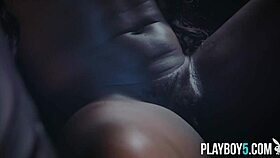 ما أصدق رقصة التعري لأنا فوكس ومؤخرتها الكبيرة في الـ SUV، ساخنة جدا