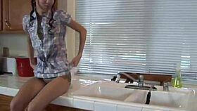 damn, solo teen 18+ fingering her tight pussy hard!