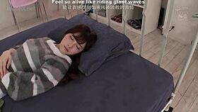 What does Hashimoto Arina wear in her music video?