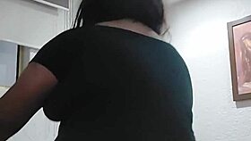 montando a mi hombre con pasión. esta shemale mexicana sabe cómo hacerlo.