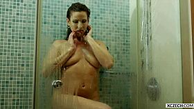 reina pornero in a relaxing shower on xczech com