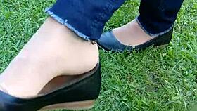 I was doin shoeplay and dippin with tan nylons and flats