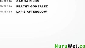 Brad Sterling hamrer Charlotte Sins skaldede lyserøde fisse i våd nuru massage!