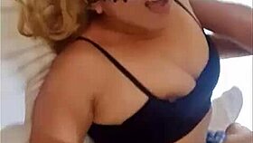 Feliz navidad cuckold pam hotwife de colegiala follando sin condon frente a marido 😈