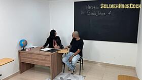 Jag kör hårt in i vikarie läraren Sarah Black med min enorma kuk