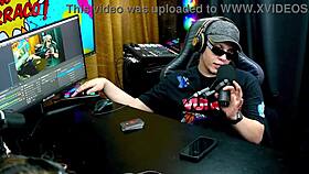 A novinha safada levantou e mostrou o cuzinho ainda piscou na c�mera bem gostoso para voc�s oque ela merece - bruna lambertini & isa moura