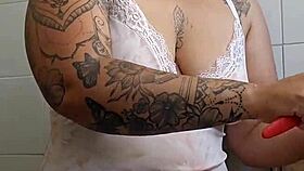 Gravida se exibindo.