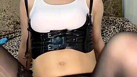 Petite 18+ meid betrapt op stelen krijgt pikstraf