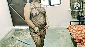 Wow, this Desi Indian girl is fucking boys wildly!