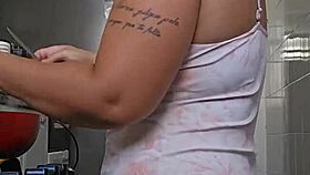 Gravida se exibindo.