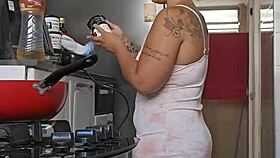 Gravida se exibindo.