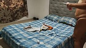 Chica Gordita Masturba no Banheiro com Chorro e Final Feliz