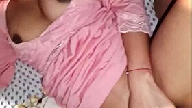 inquilina infiel me deja entrar a su cuarto para revisarle el coño