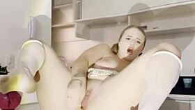 watch loirinha squirt during anal on the table