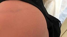 Estudante Gostosa Faz Um Boquete Bem Fundo Sex Toy