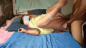 ej, gledaj ovu indijsku desi devojku kako jebe svog polubrata!