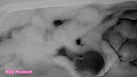 Solo Girl Masturbates Softly With Cute Ass