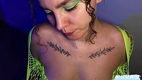 Betsy geniet van vloeibare lunch compilatie met verschillende drankjes.