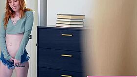 Xfamilypies com - Stepbro se ponoří hluboko do kalhotek sexy teen 18+ Madi Collins.