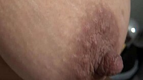 Francoska amaterska mačeha draži pastorka s pogledom na svojo kosmato pičko