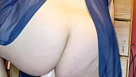 pussy lips grip big dildo tight