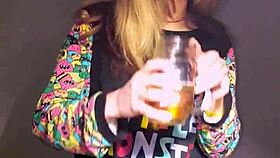 I, Bonneyuwu, masturbatin' with dildo in pajamas, oh god.