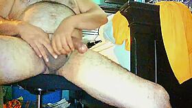 Curvy babe flashing and masturbating big cock 😍