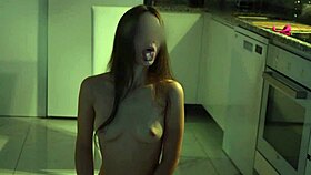 Съседката взима заряд сперма след гореща домашна сесия с партньора си