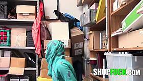 Невинную мусульманку обманул и выебал коррумпированный коп