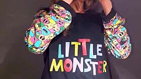 I, Bonneyuwu, masturbatin' with dildo in pajamas, oh god.