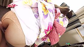 Aki Igarashi's Intense Orgasm!