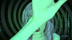 Sei bocche affamate succhiano uno stallone con deepthroat e facials