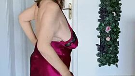 Granny MariaOlds dances in lilac and teases with shaved play.