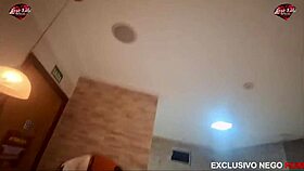 essa magrinha sofre com meu pau enorme 23 cm forçando entrada 😩