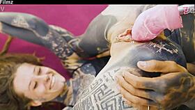 Tetované páry intenzivní anální jebání