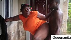 Измена с местным парнем для интенсивного уличного траха