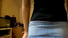 An amateur teen 18+ shares her everyday moments